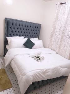 Lux suites Meridian Court Apartments