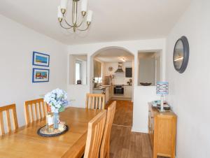 Crows Nest - Rhosneigr