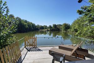 Maisons de vacances Tinyhouse IRI Camping Bramefort avec piscine naturel lac tinyplage : photos des chambres