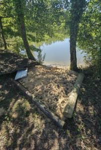 Maisons de vacances Tinyhouse IRI Camping Bramefort avec piscine naturel lac tinyplage : photos des chambres