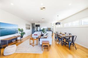 Escape on Wanda, 188 Soldiers Point Rd - Spectacular views, Ducted Air Con, WiFi