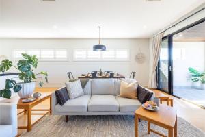 Escape on Wanda, 188 Soldiers Point Rd - Spectacular views, Ducted Air Con, WiFi