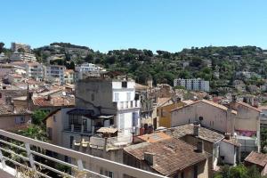 Studio avec grande terrasse ,et vue mer sur la baie de Cannes