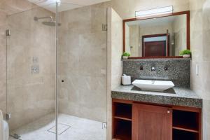 Portico 3 by Blue Sky Luxury