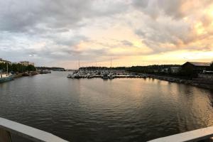 Relaxing apartment by sea + Sauna + free Parking