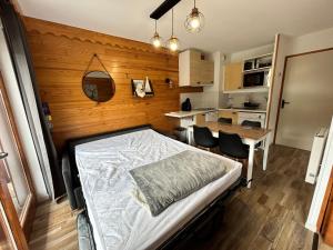 Appartements Chaleureux logement pieds des pistes Valmeinier 1800 - Vue Montagne - 6 personnes : photos des chambres