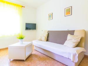 Apartment With a Garden