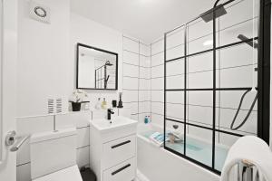 Luxury 1 bed flat South Woodford with parking - minutes walk to Central line Zone 4