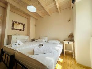 Traditional Detached Corfu House, 50m to village square