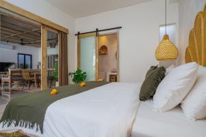 Villa Aarna - Tropical Chic Private Oasis in Seminyak