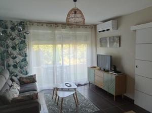 LE SOLEIL DU LUBERON - T2 avec Terrasse, Parking et Clim