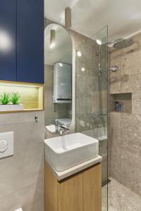 Modern Living Apts - Stylish city center studio