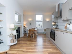 Pass the Keys Stylish apartment in Central Bath