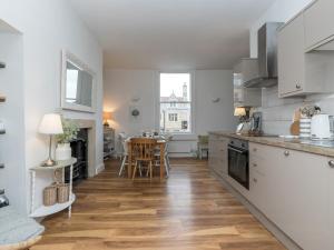 Pass the Keys Stylish apartment in Central Bath