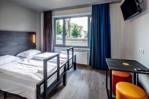 Twin Room room in a&o Weimar