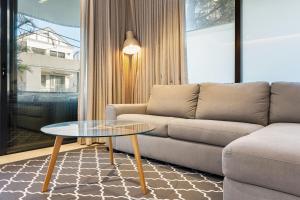 Modern 1BR Abode with Courtyard Steps to the Beach