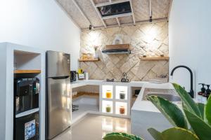 Villa Aarna - Tropical Chic Private Oasis in Seminyak