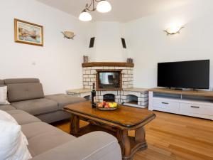 Holiday Home Lukata by Interhome