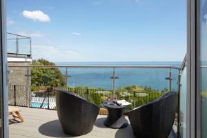 Twin Room with Sea View room in Luccombe Hall Hotel