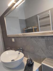 Country Chic Pistoia-casa in campagna giardino, free parking, wi-fi