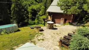 Bungalow in mauntains with chan near the forest