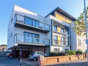 Charming 2-Bed Apartment in Christchurch - 维克顿