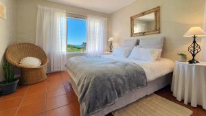 Escape to Paradise: Beachside Apartment