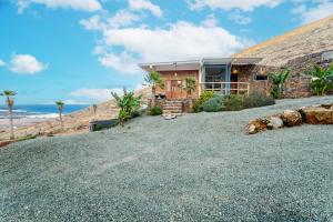 Eco Vineyard Cottage - Fantastic Views - 5 mins drive to Arrieta beach