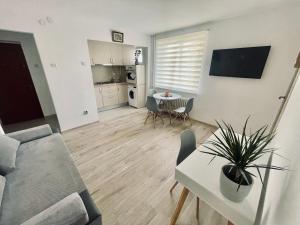 Lucas’s cozy apartment