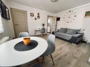 Lucas’s cozy apartment