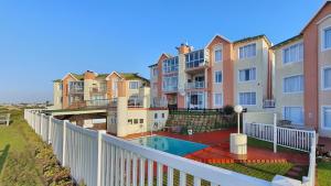 Family Beach Escape: fully-equipped 6 sleeper apartment