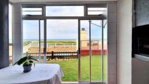 Family Beach Escape: fully-equipped 6 sleeper apartment