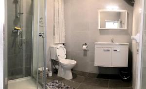 Cerviola Etrin Court