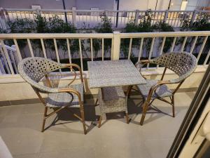 شقةمميزه غرفتين باثاث عصرى 120 متر بحديقة 80 متر بكومبوند جايد امام الرحاب وبجوار شارع التسعين بالتجمع الخامس Two-bedrooms apartment, Elegantly furnished in the Fi