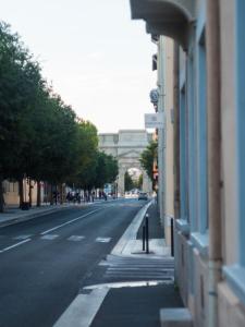 Hotels KYRIAD ORANGE Centre Ville - HOTEL & RESTAURANT & BAR - La Galerie d'Art des Princes - Provence Alpes Cote d'Azur - France - Proche A7-A9 - exit21- Chateauneuf-du-Pape Avignon Bollene Nimes - 24h-24h : photos des chambres