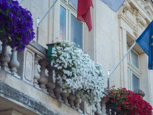 Hotels KYRIAD ORANGE Centre Ville - HOTEL & RESTAURANT & BAR - La Galerie d'Art des Princes - Provence Alpes Cote d'Azur - France - Proche A7-A9 - exit21- Chateauneuf-du-Pape Avignon Bollene Nimes - 24h-24h : photos des chambres