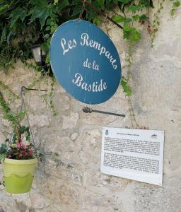 B&B / Chambres d'hotes Les remparts de la Bastide : photos des chambres