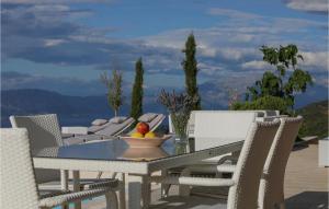 Villa Dol Hills Estate