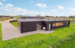Awesome Home In Løgstrup With Kitchen