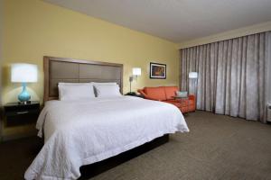 King Room with Sofa Bed room in Hampton Inn Martinsville