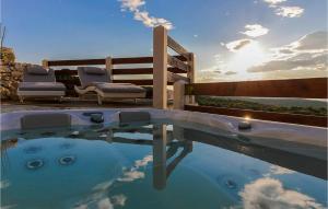 Villa Dol Hills Estate