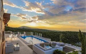 Villa Dol Hills Estate