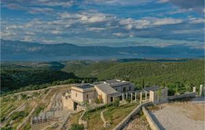 Villa Dol Hills Estate