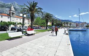 Gorgeous Apartment In Makarska With Wifi