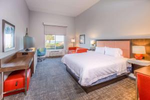 King Room - Pool View room in Hampton Inn Pensacola Beach