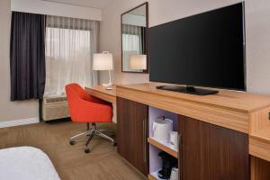 King Room with King Bed - Non-Smoking room in Hampton Inn Raleigh Clayton I-40 Garner