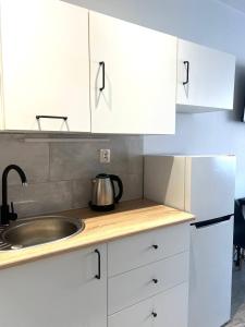 Apartment Solidarności, Metro, Wi-Fi, TV, YouTube - by HIK Apartments