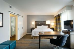 King Studio Suite - Non-Smoking room in Hampton Inn & Suites by Hilton Seattle/Northgate