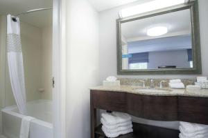 King Room with Whirlpool - Non-Smoking room in Hampton Inn & Suites Berkshires-Lenox