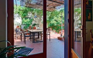 Sejours chez l'habitant chambre privee dans maison en garrigue : photos des chambres